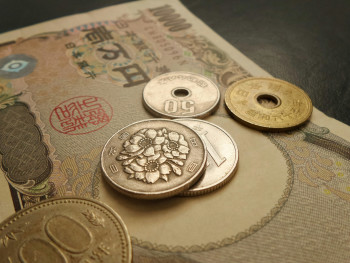 Japanese yen bills and coins on table with receipt Photo by Possessed Photography on Unsplash Japanese yen bills and coins on table with receipt Photo by Possessed Photography on Unsplash