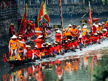 Traditional boat procession during Tenjin Matsuri festival on the river. Photo by Jason Sung on Unsplash Traditional boat procession during Tenjin Matsuri festival on the river. Photo by Jason Sung on Unsplash