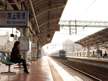 A host meeting travelers at Shin-Osaka Station Image by Fang_Y_M from Pixabay A host meeting travelers at Shin-Osaka Station Image by Fang_Y_M from Pixabay