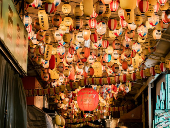 Alleyway izakaya glowing at night Photo by Satoshi Hirayama on pexels Alleyway izakaya glowing at night Photo by Satoshi Hirayama on pexels