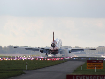 View of planes landing at Kansai International Airpor Image by ejbartennl from Pixabay View of planes landing at Kansai International Airpor Image by ejbartennl from Pixabay