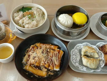 Donburi with steam rising in cozy diner Photo by Edwin Petrus on Unsplash Donburi with steam rising in cozy diner Photo by Edwin Petrus on Unsplash
