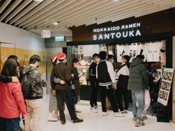 Overwhelmed tourist looking at multiple food stall options with menus Photo by Catgirlmutant on Unsplash Overwhelmed tourist looking at multiple food stall options with menus Photo by Catgirlmutant on Unsplash