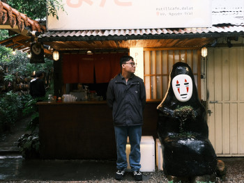 Guest discovering an unexpected art installation while exploring Photo by Đào Việt Hoàng on Unsplash Guest discovering an unexpected art installation while exploring Photo by Đào Việt Hoàng on Unsplash