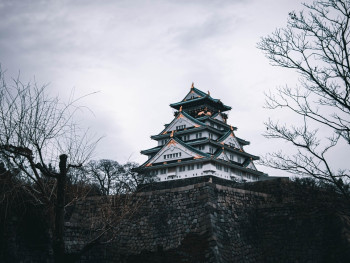 Early morning scene at Osaka Castle with misty gardens Image by 雅惠 游 from Pixabay Early morning scene at Osaka Castle with misty gardens Image by 雅惠 游 from Pixabay