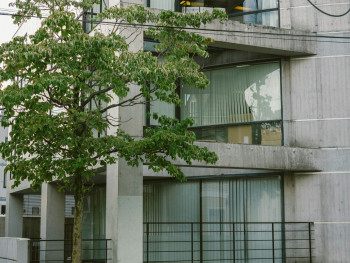 Residential building typical of Shinsekai neighborhood Photo by Luca Deasti on Unsplash Residential building typical of Shinsekai neighborhood Photo by Luca Deasti on Unsplash