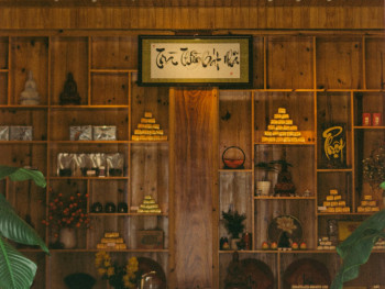 traditional tea shop interior with wooden shelves displaying various autumn tea blends and seasonal decorations made from autumn leaves Photo by Tai Bui on Unsplash traditional tea shop interior with wooden shelves displaying various autumn tea blends and seasonal decorations made from autumn leaves Photo by Tai Bui on Unsplash