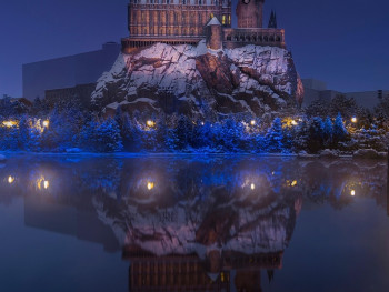 Wizarding World of Harry Potter at dusk with lights beginning to glow. Image by we-o_rd35omj_5fvnk7lro from Pixabay Wizarding World of Harry Potter at dusk with lights beginning to glow. Image by we-o_rd35omj_5fvnk7lro from Pixabay