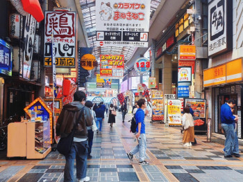 Small galleries and cafes along Orange Street in winter, with people seeking warmth and culture indoors. Photo by AlecsandraDw on pexels Small galleries and cafes along Orange Street in winter, with people seeking warmth and culture indoors. Photo by AlecsandraDw on pexels
