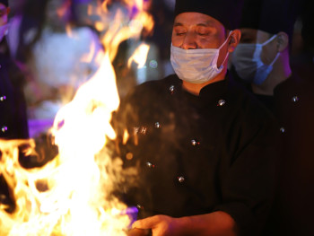 Chef igniting the oil layer on fire ramen with dramatic flames. Photo by Charanjeet Dhiman on Unsplash Chef igniting the oil layer on fire ramen with dramatic flames. Photo by Charanjeet Dhiman on Unsplash