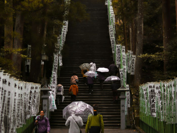 Tourists walking up stone steps toward Kiyomizu-dera Photo by Michael DeMarco on Unsplash Tourists walking up stone steps toward Kiyomizu-dera Photo by Michael DeMarco on Unsplash