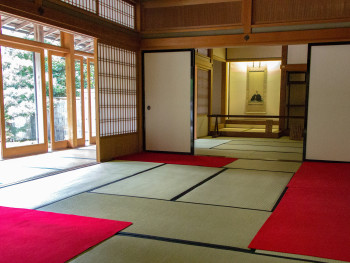 Small meditation hall with tatami mats and sliding paper doors Photo by enkuu smile\_ on Unsplash Small meditation hall with tatami mats and sliding paper doors Photo by enkuu smile\_ on Unsplash