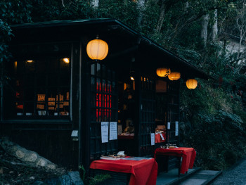 A traditional tofu kaiseki restaurant in Arashiyama with tatami seating overlooking a garden Photo by Ying Zhu on Unsplash A traditional tofu kaiseki restaurant in Arashiyama with tatami seating overlooking a garden Photo by Ying Zhu on Unsplash