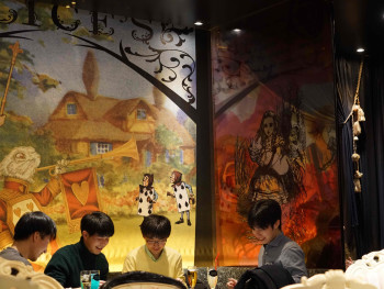 Visit a themed café or restaurant in Tokyo Visit a themed café or restaurant in Tokyo