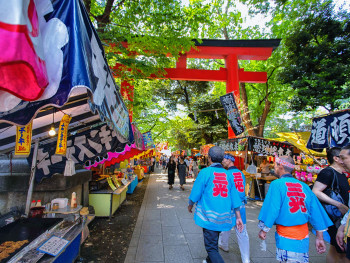 Summer festival with food stalls, lanterns, and crowds. Photo by Arnie Papp: Pexels Summer festival with food stalls, lanterns, and crowds. Photo by Arnie Papp: Pexels