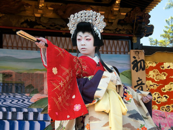 Kabuki actor. Photo by lensonjapan via Wikicommons Kabuki actor. Photo by lensonjapan via Wikicommons