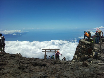 Mt Fuji Summit. Photo by YAMAMOTO Kenta via Wikicommons Mt Fuji Summit. Photo by YAMAMOTO Kenta via Wikicommons