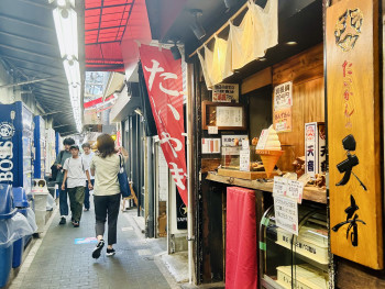 Narrow alley in Kichijoji Narrow alley in Kichijoji