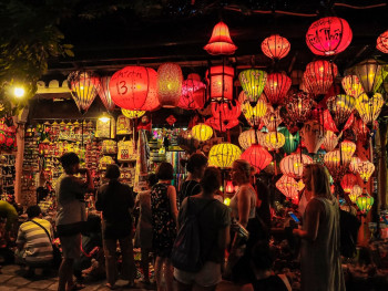 Electronics store in Den Town with displays of gadgets and components.Image by Nguyen Do from Pixabay Electronics store in Den Town with displays of gadgets and components.Image by Nguyen Do from Pixabay