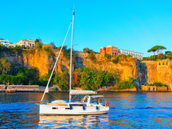 Family-friendly sunset boat tour along the Sorrento coast Family-friendly sunset boat tour along the Sorrento coast