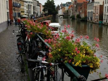 Quiet morning canal in Staatsliedenbuurt with bicycles parked along the water Quiet morning canal in Staatsliedenbuurt with bicycles parked along the water