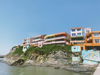 Colorful Cinque Terre houses on cliffs above the sea Photo by Yue Iris on Unsplash Colorful Cinque Terre houses on cliffs above the sea Photo by Yue Iris on Unsplash