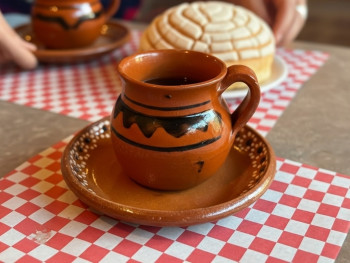 Café de olla and sweet concha bread