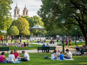 While tourists crowd tiny platforms around Alfama, Lisboetas spend Sunday mornings at Jardim da Estrela While tourists crowd tiny platforms around Alfama, Lisboetas spend Sunday mornings at Jardim da Estrela
