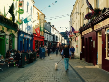 Medieval lanes in Kilkenny with craft shops, the design center, and café stops Medieval lanes in Kilkenny with craft shops, the design center, and café stops