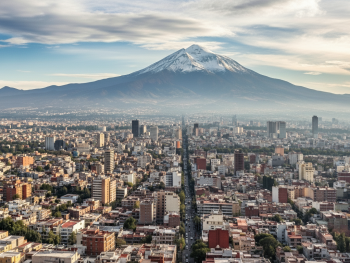 Clear morning view of Popocatépetl volcano from Paseo de la Reforma Clear morning view of Popocatépetl volcano from Paseo de la Reforma