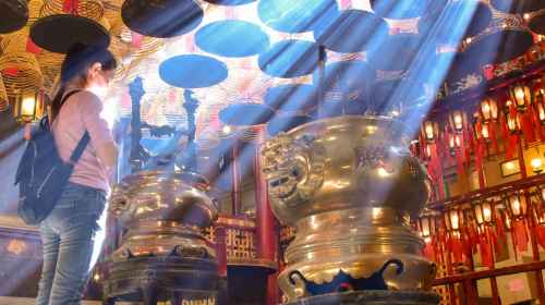Escape the airport; explore Hong Kong