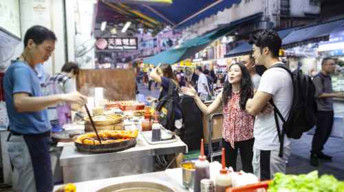 A night in Kowloon with a local