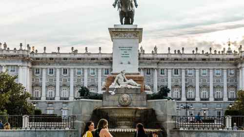 Your Madrid Kickstart: A Personalized 2-Hour Experience