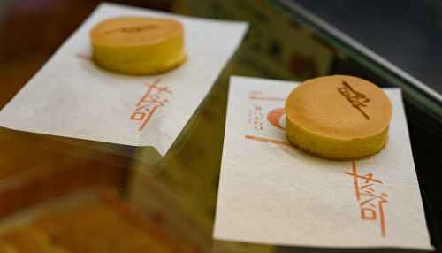 Traditional Japanese confectionary tasting in Nishiki Market