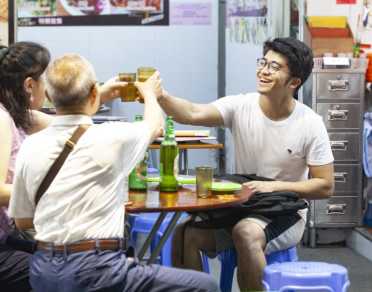 Neon Night Bites: A Local’s Guide to Hong Kong’s Best Eats