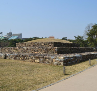 Seok chon Baek je Tomb