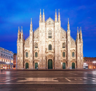 Explore piazza del duomo