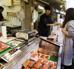 Visit Tsukiji Outer Market