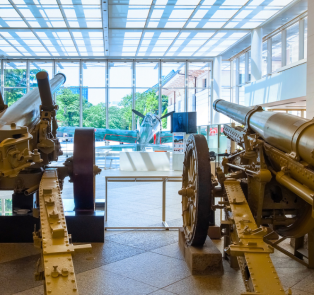Display in Yushukan Museum featuring cannons