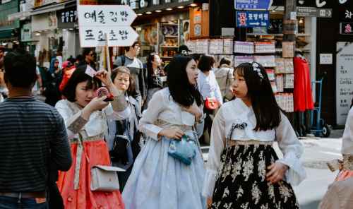 Experience the pulse of Seoul's cultural scene at Insadong