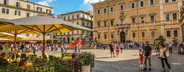 Family day in Rome with a local