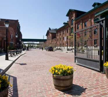 Kickstart your trip to Toronto