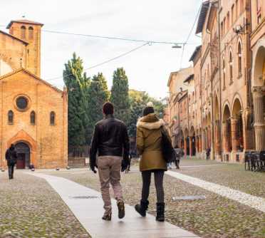 Your Perfect First Day in Bologna: Porticoes, Markets & Local Flow