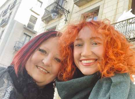 From Strangers to Friends on the Streets of El Born!