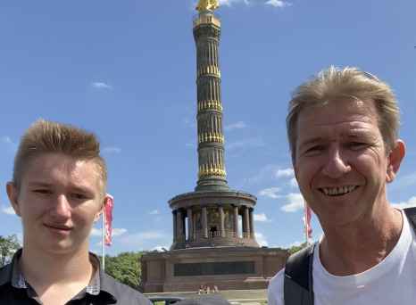 Golden Glory at Victory Column!