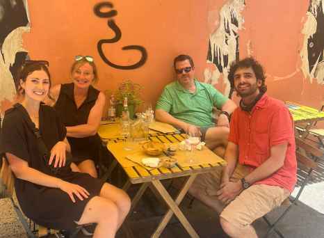  A Sun-Drenched Wine Break with Friends in Italy