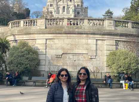 Relaxing Moments at Sacré-Cœur Gardens