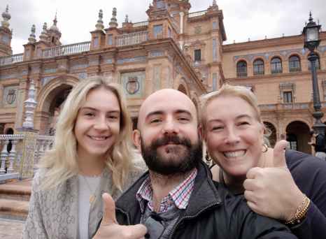 Thumbs Up for Spanish Architecture