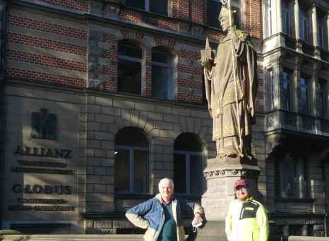 Discovering Local Legends