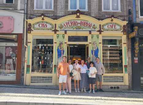 Charming Moments at Á Pérola do Bolhão Café